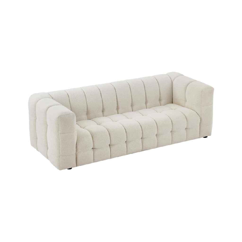 Sofá de 3 plazas tapizado en bouclé blanco con diseño acolchado